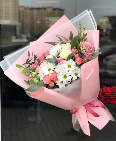 Букет цветов из: Розы, Лизиантусы и Хризантемы в Тимирязевском Республика Адыгея